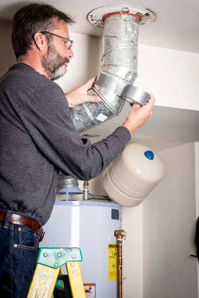 Ramona Ducts Care technician at work